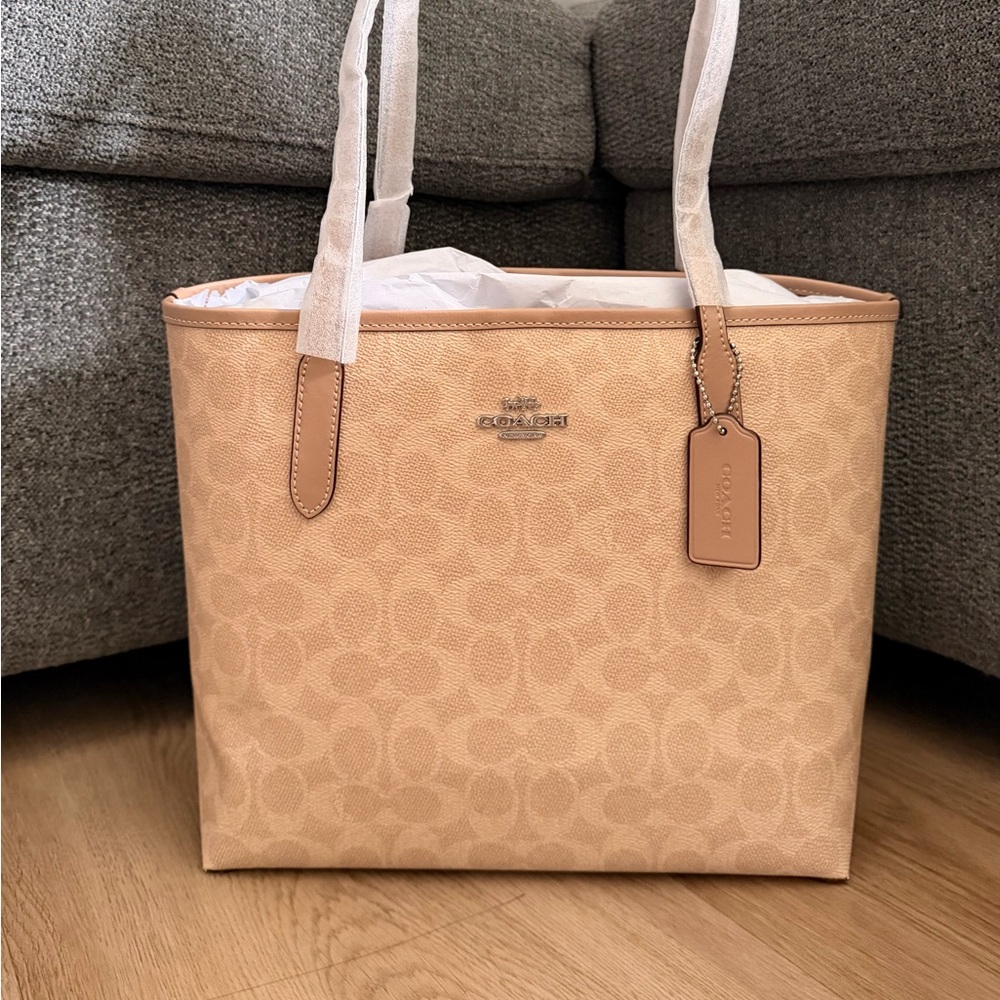 COACH SMALL/MEDIUM TOTE-COACH SHOULDER BAG. - Picture 10 of 12